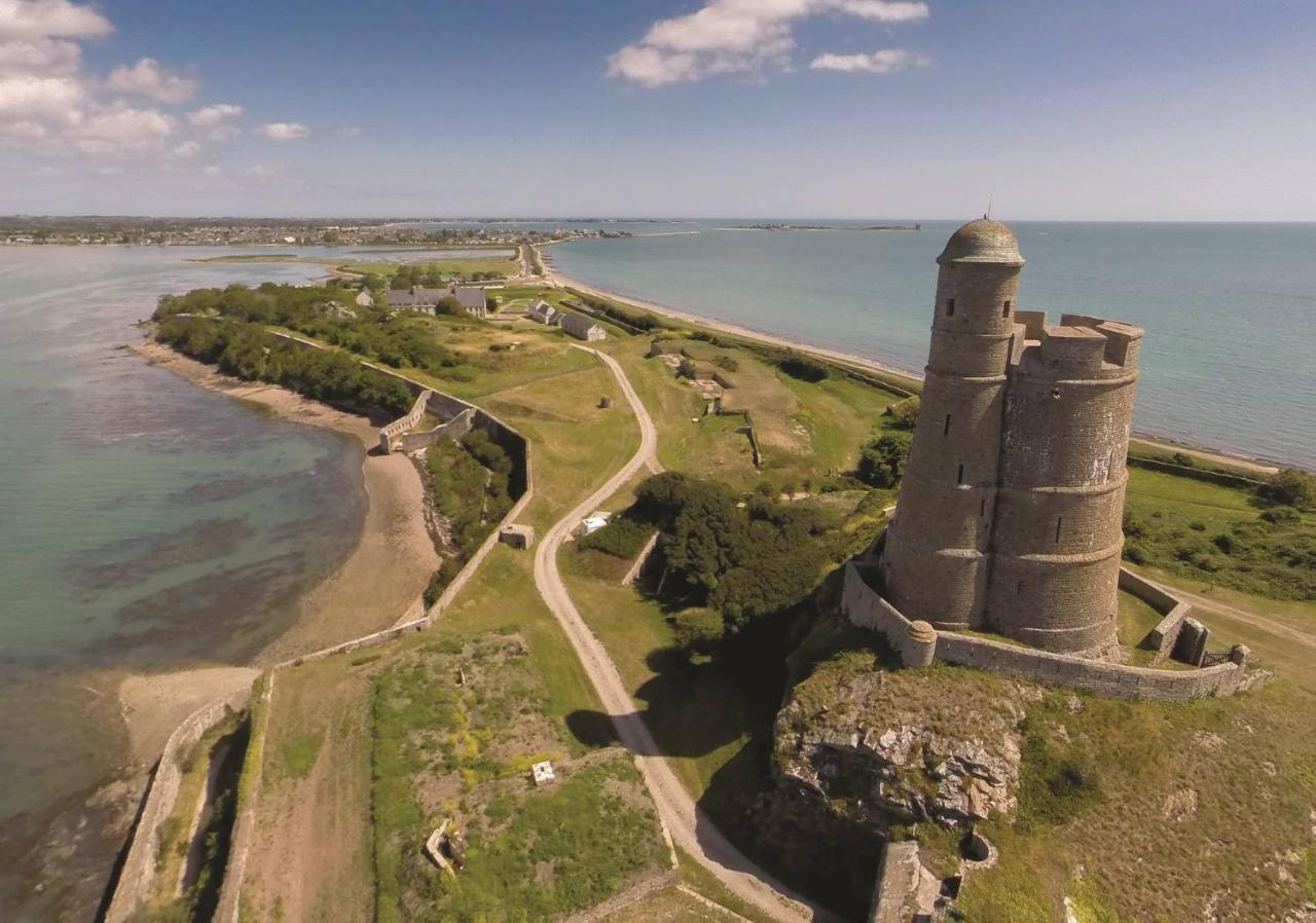 Maison Normande Proche De La Mer Et Des Lieux Touristiques Quettehou エクステリア 写真