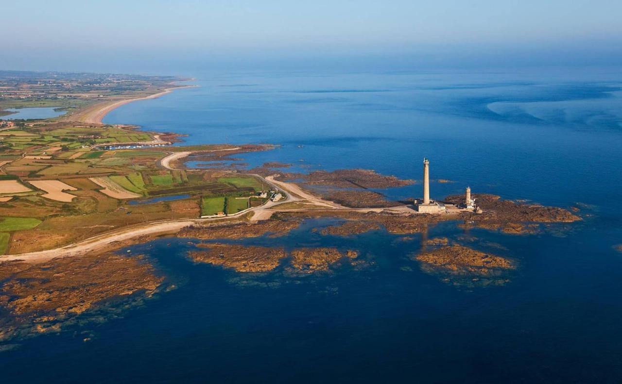 Maison Normande Proche De La Mer Et Des Lieux Touristiques Quettehou エクステリア 写真